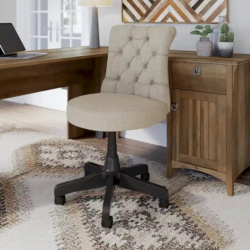 Chaise de bureau sans accoudoirs à dossier mi-hauteur capitonné, avec hauteur réglable et base pivotante