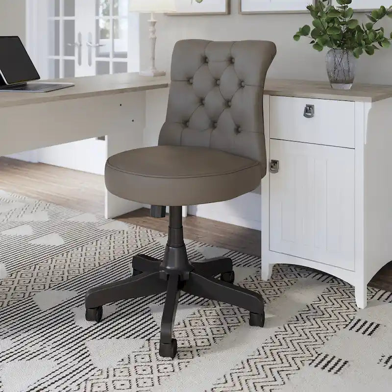 Chaise de bureau sans accoudoirs à dossier mi-hauteur capitonné, avec hauteur réglable et base pivotante