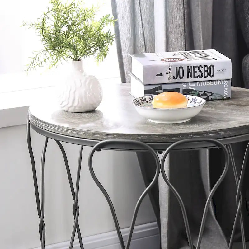 Table d'appoint ronde en métal avec piètement torsadé et étagère inférieure — Finition gris rustique