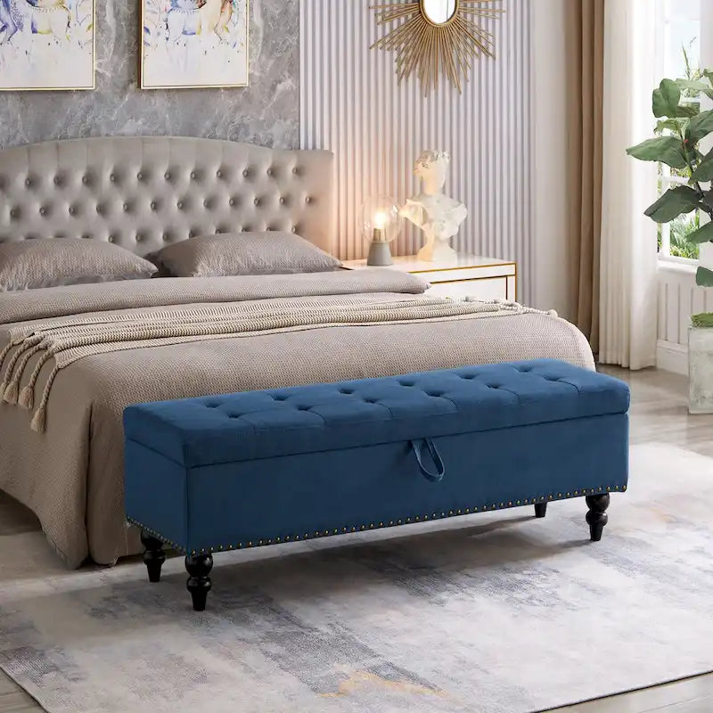 Banc de rangement capitonné avec boutonnage et pieds en bois massif — Banc de bout de lit et pouf