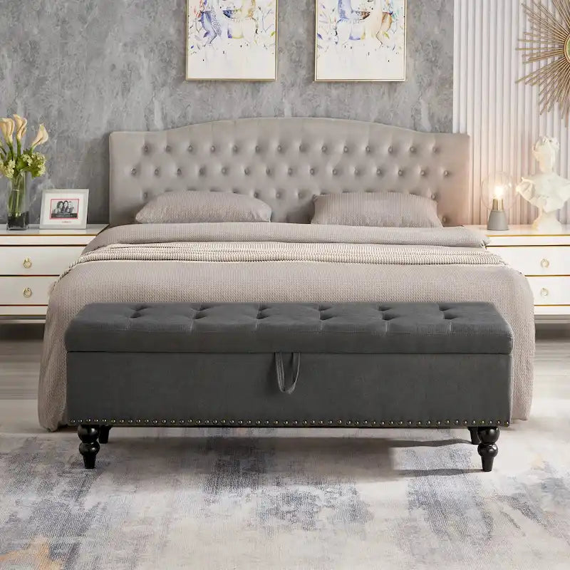 Banc de rangement capitonné avec boutonnage et pieds en bois massif — Banc de bout de lit et pouf