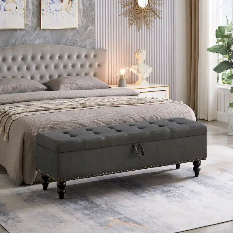 Banc de rangement capitonné avec boutonnage et pieds en bois massif — Banc de bout de lit et pouf