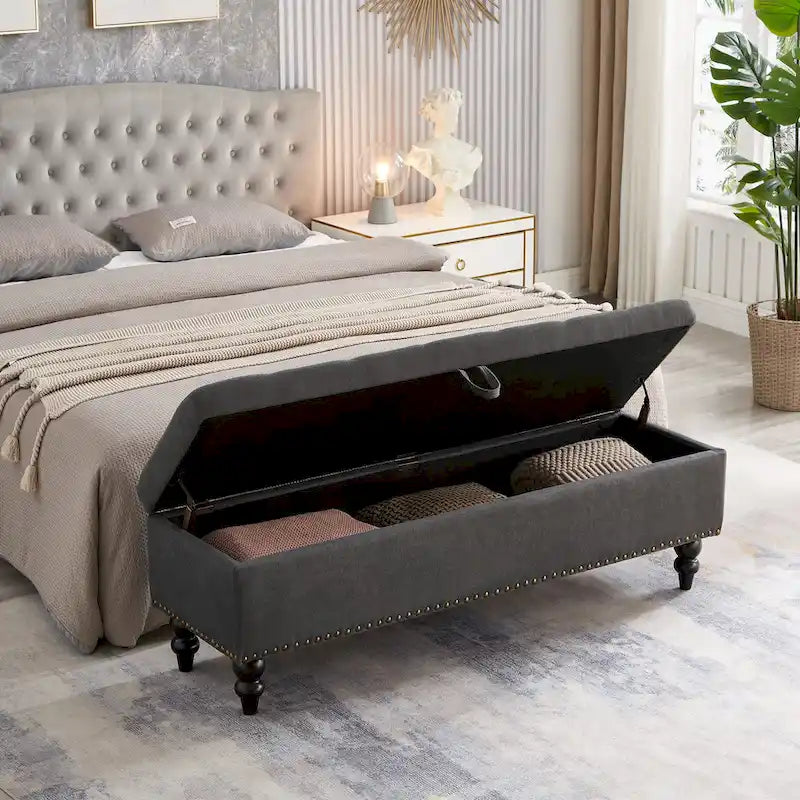 Banc de rangement capitonné avec boutonnage et pieds en bois massif — Banc de bout de lit et pouf