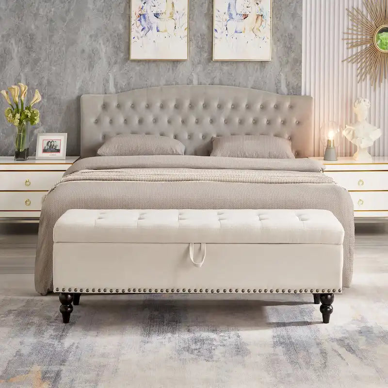 Banc de rangement capitonné avec boutonnage et pieds en bois massif — Banc de bout de lit et pouf