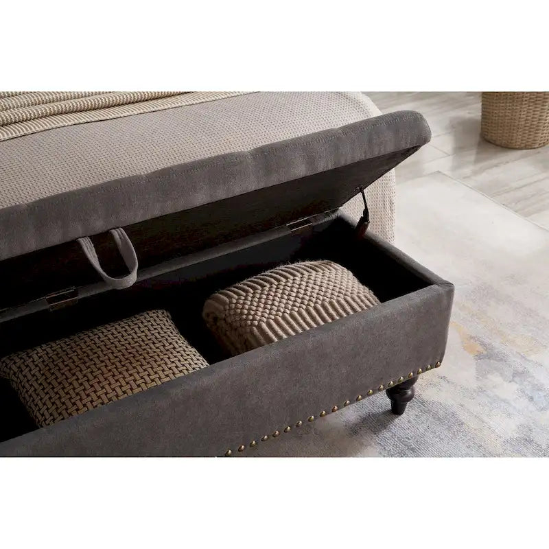 Banc de rangement capitonné avec boutonnage et pieds en bois massif — Banc de bout de lit et pouf