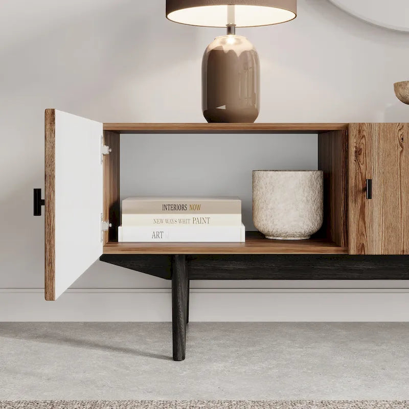 Meuble TV scandinave de style Mid-Century avec portes à lattes, espaces de rangement et pieds en bois — Convient aux téléviseurs jusqu'à 65 po