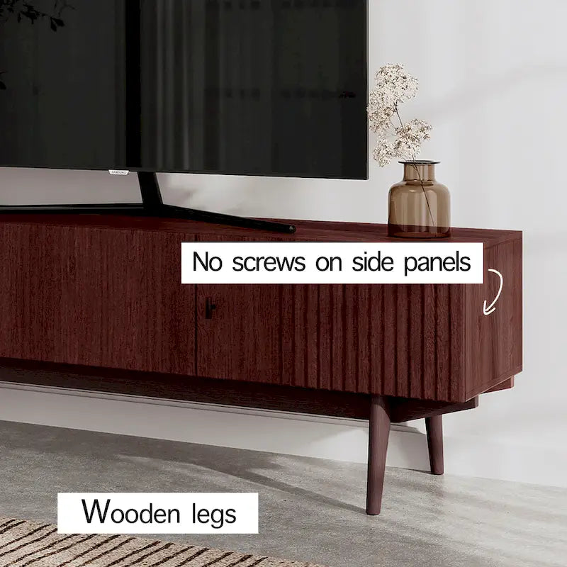 Meuble TV scandinave de style Mid-Century avec portes à lattes, espaces de rangement et pieds en bois — Convient aux téléviseurs jusqu'à 65 po