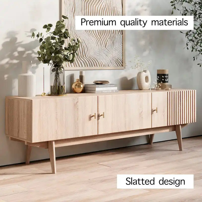 Meuble TV scandinave de style Mid-Century avec portes à lattes, espaces de rangement et pieds en bois — Convient aux téléviseurs jusqu'à 65 po