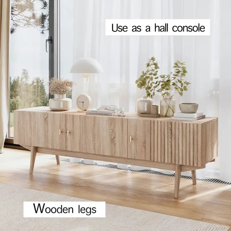 Meuble TV scandinave de style Mid-Century avec portes à lattes, espaces de rangement et pieds en bois — Convient aux téléviseurs jusqu'à 65 po
