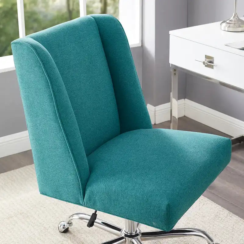 Chaise de bureau pivotante tapissée avec garniture cloutée