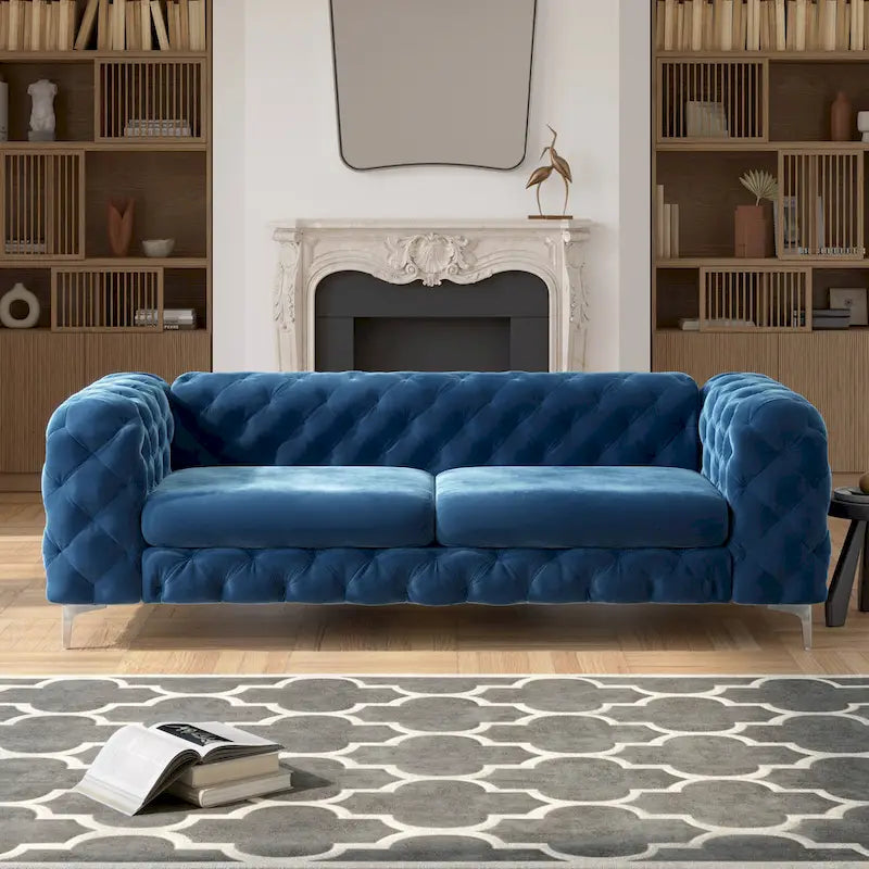 Canapé Chesterfield en velours touffeté avec capitonnage en losange et pieds en métal