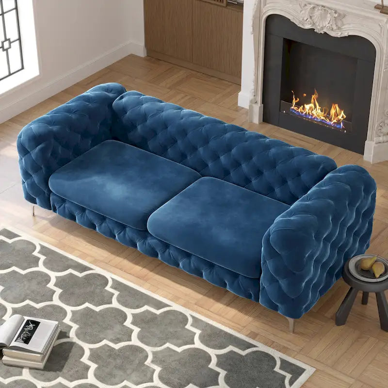 Canapé Chesterfield en velours touffeté avec capitonnage en losange et pieds en métal