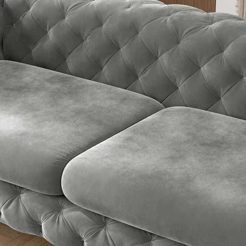 Canapé Chesterfield en velours touffeté avec capitonnage en losange et pieds en métal