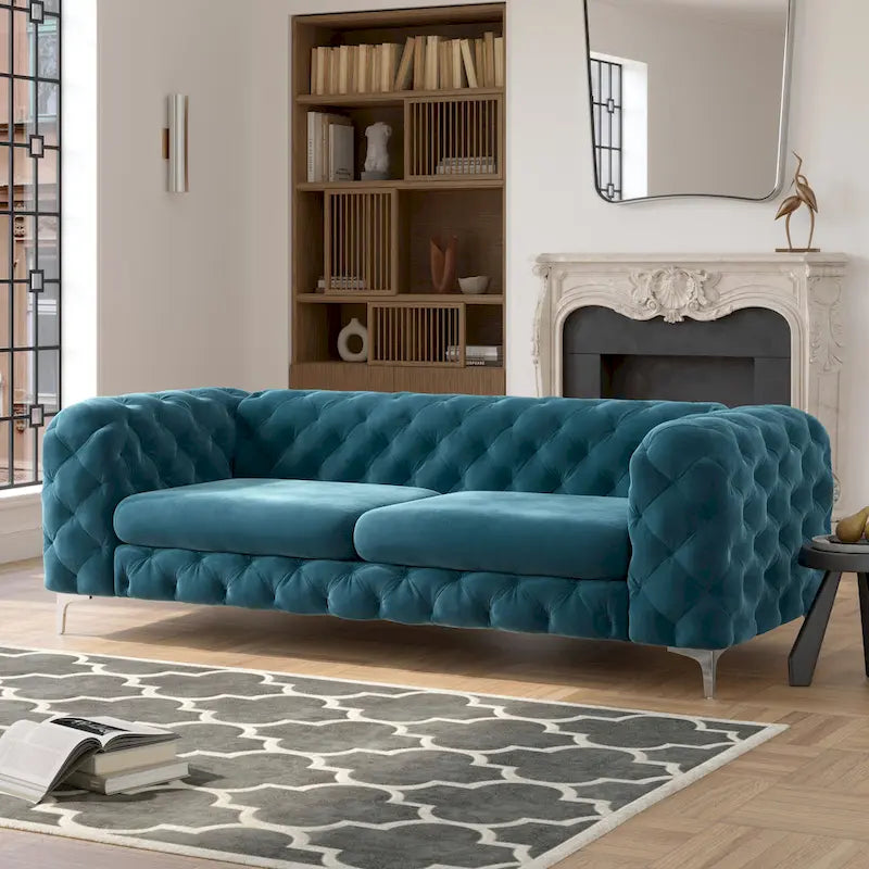 Canapé Chesterfield en velours touffeté avec capitonnage en losange et pieds en métal
