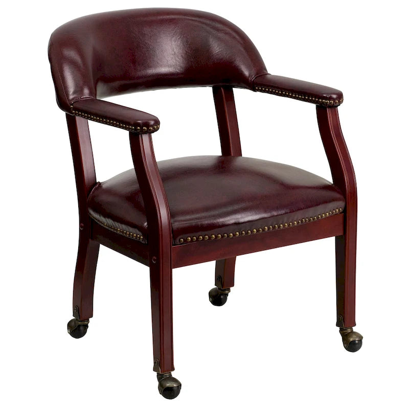 Chaise de conférence traditionnelle rembourrée avec garniture cloutée, dossier ouvert et roulettes