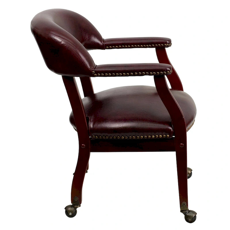 Chaise de conférence traditionnelle rembourrée avec garniture cloutée, dossier ouvert et roulettes