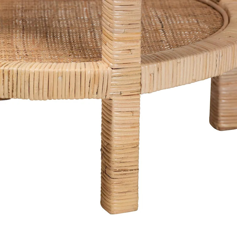 Table d'appoint ronde bohème avec tissage en rotin et étagère ouverte — Cadre en bois d'acajou