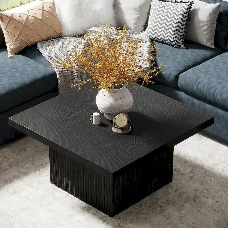 Table basse carrée de style Mid-Century Modern avec texture bois vintage et base détaillée en relief — 80 cm.